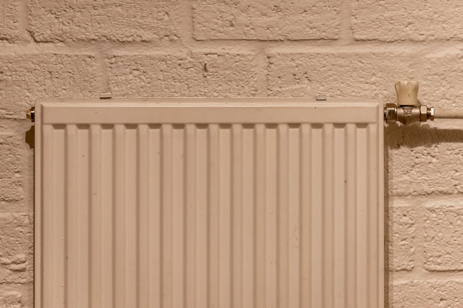 Radiateur mural blanc avec vanne de robinetterie, évaluation diagnostic énergétique chauffage